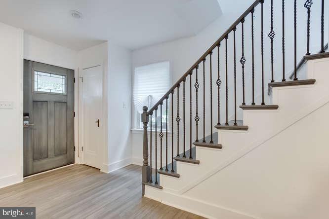 3701 South Dakota Avenue Ne - Photo 3 of 45