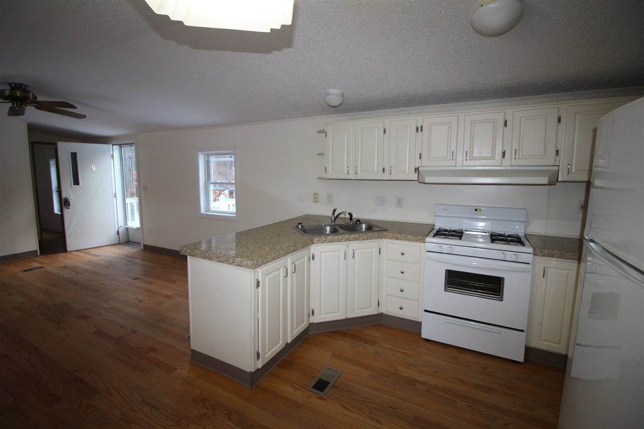 9 Charleston Avenue - Photo 3 of 14