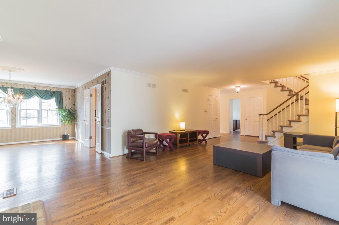 65 Foxwood Drive - Photo 3 of 27