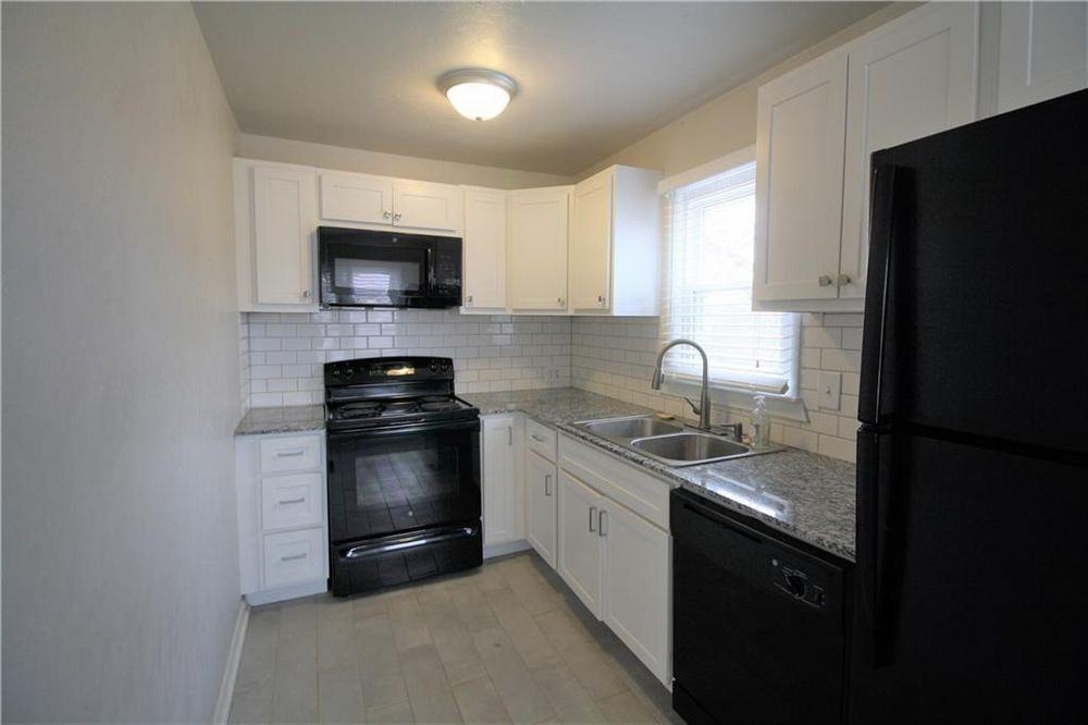 1816 1/2 1/2 Nw 37th St - Photo 3 of 10