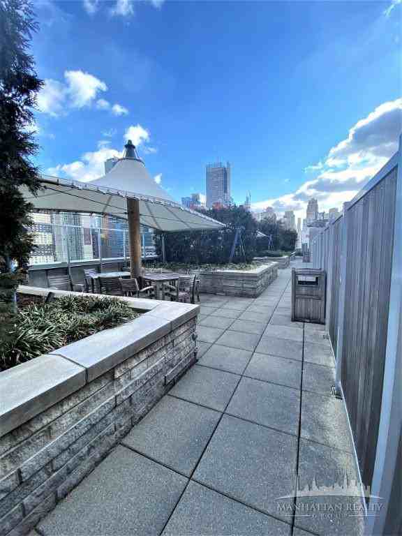 W 37th St #428 - Photo 7 of 9