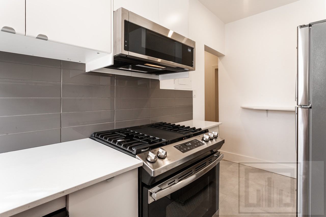 2384 Avenue Beaconsfield - Photo 3 of 10