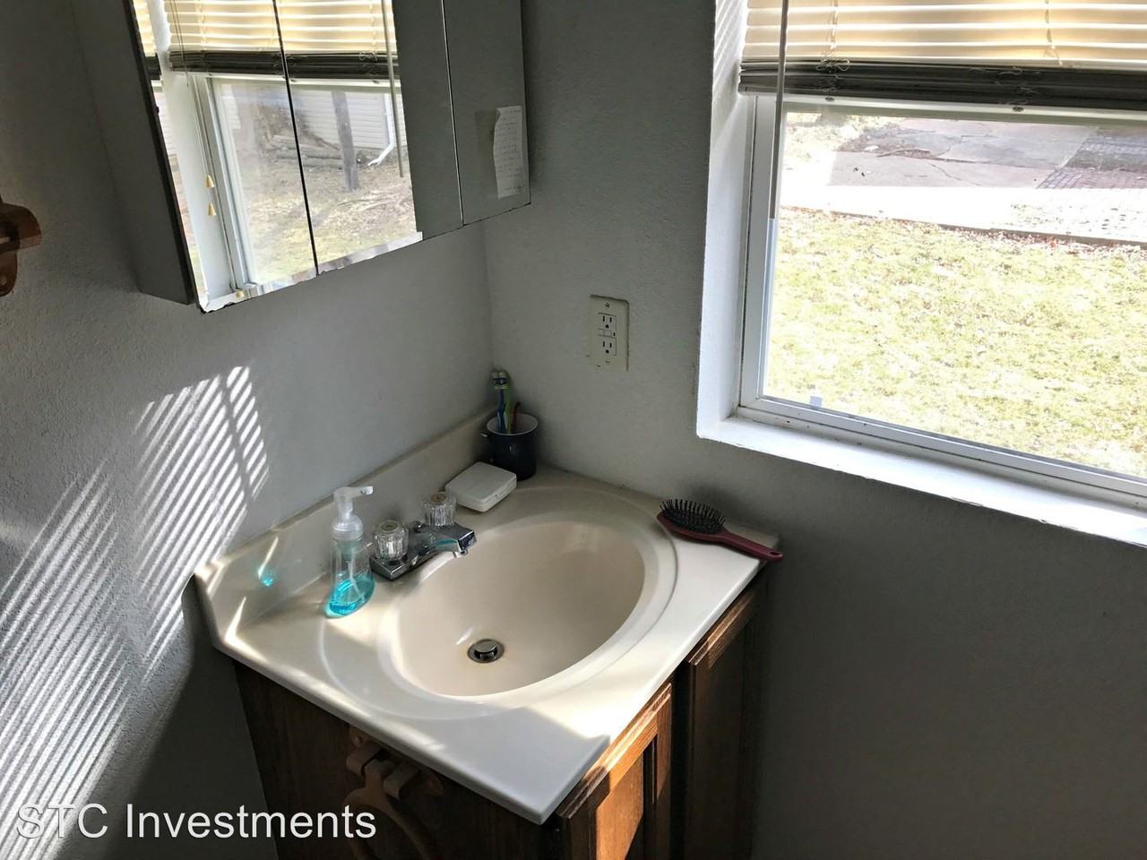 419 W Chandler St - Photo 2 of 14