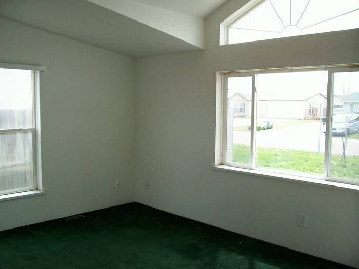 100 Wenatchee Street - Photo 3 of 7