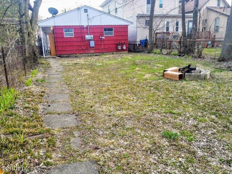 512 Clinton St - Photo 2 of 16
