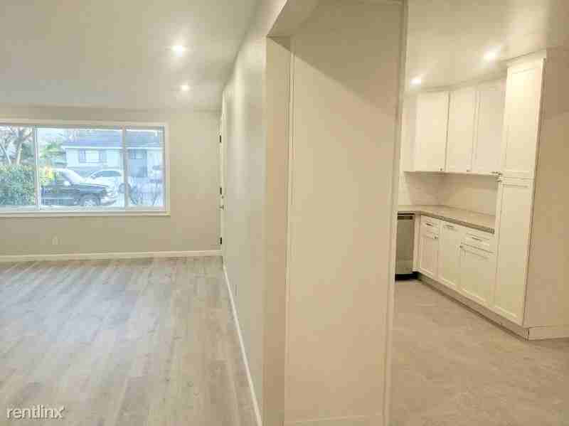 1567 Hallbrook Dr - Photo 2 of 13