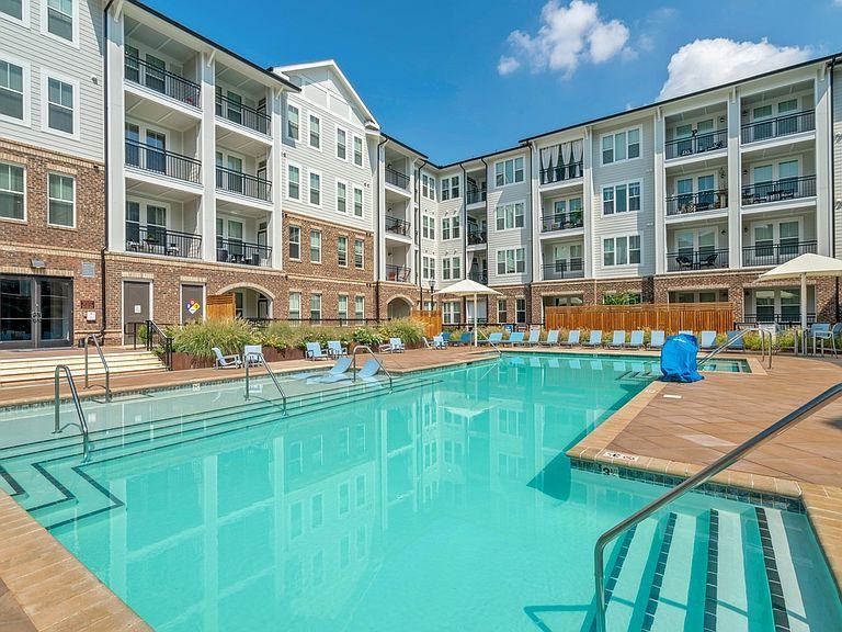 22425 Market Street - Photo 2 of 8