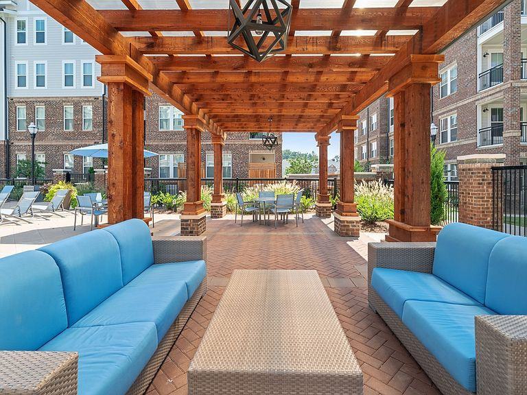 22425 Market Street - Photo 3 of 8