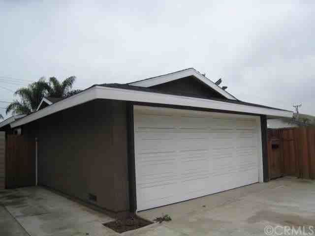 2939 Peppertree Ln - Photo 2 of 29