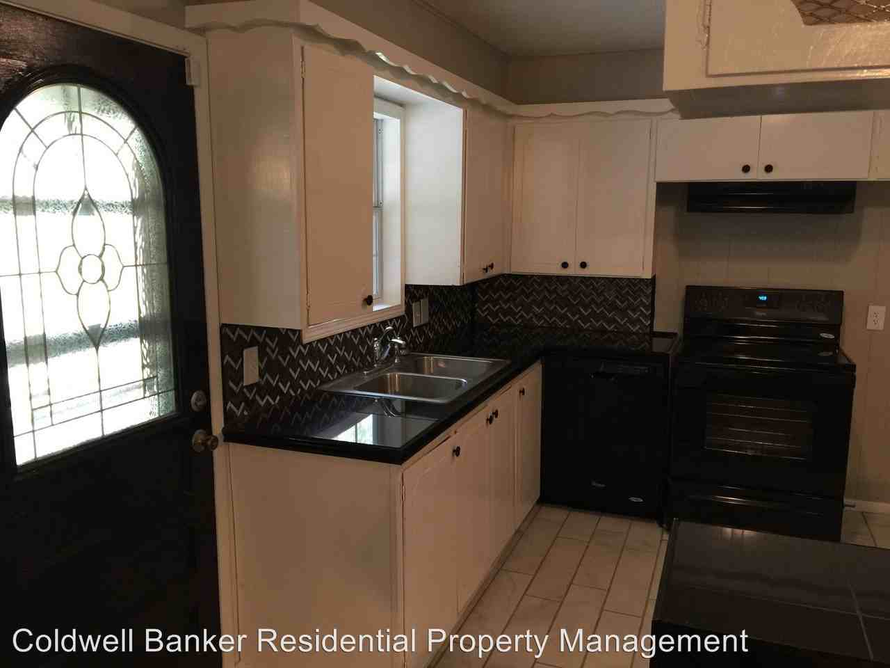 2608 33rd Street - Photo 3 of 13