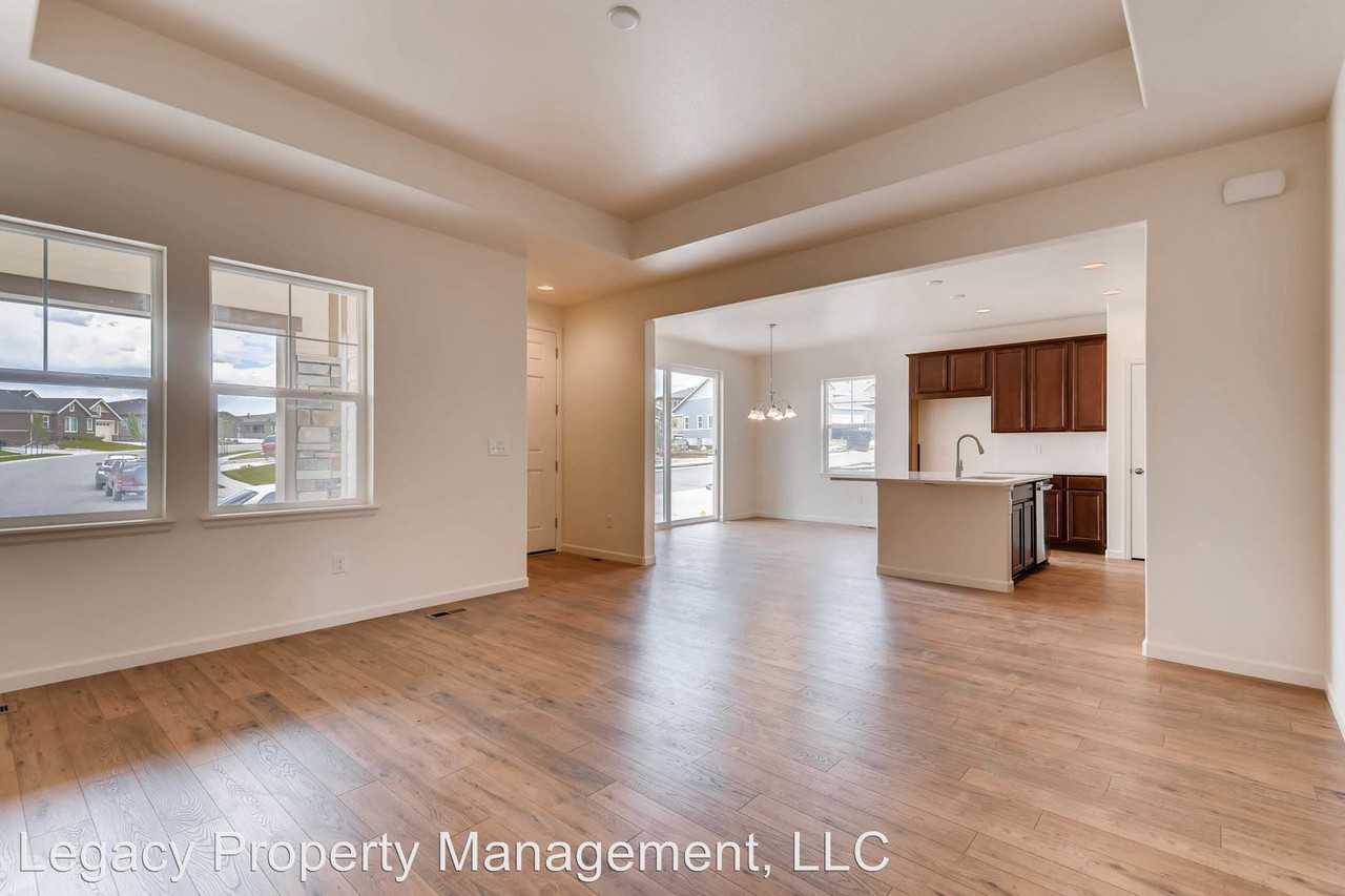 10811 N Montane Drive - Photo 3 of 11