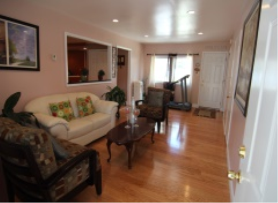 405 Stonybrook Dr - Photo 2 of 9