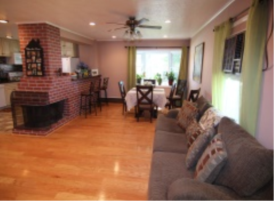 405 Stonybrook Dr - Photo 3 of 9