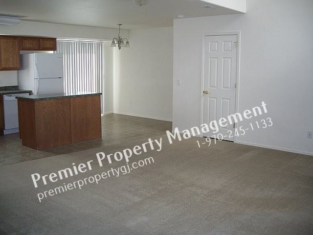 2827 S Forest Ln - Photo 3 of 7