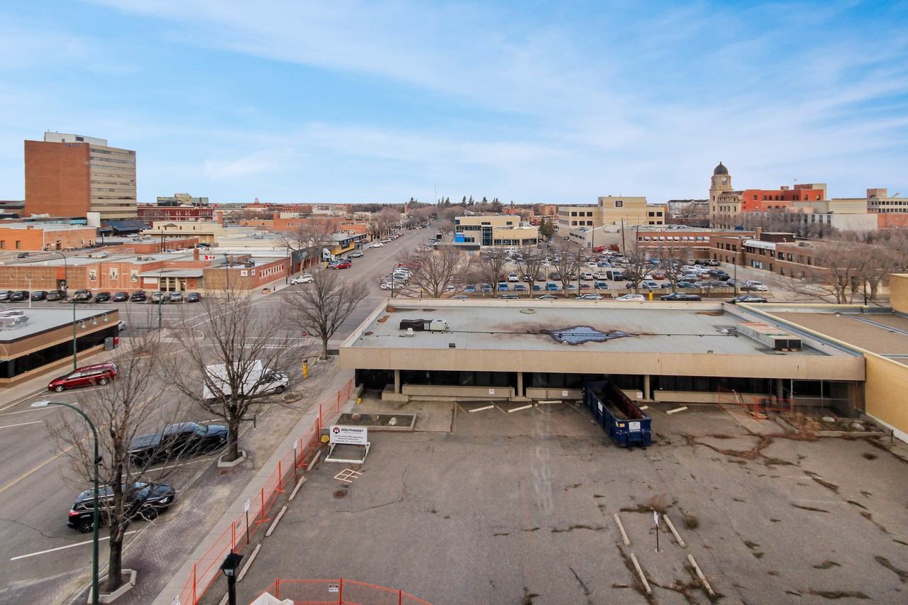 515 Landmark Apts. #515 6th St - Photo 2 of 7