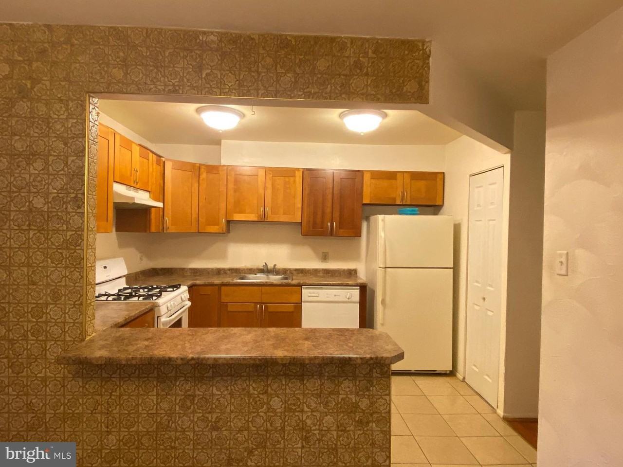 2427 Tremont St - Photo 3 of 22