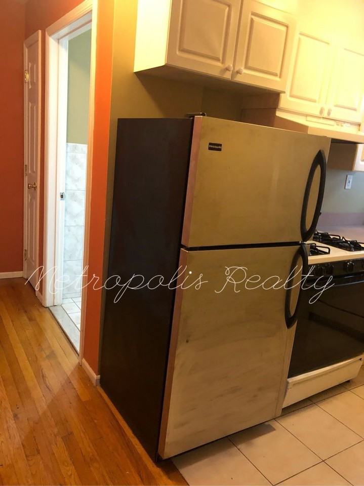 Ditmars Blvd & 33rd St #1 - Photo 3 of 8