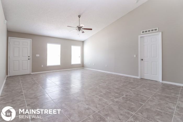 927 Cambridge Court - Photo 2 of 15