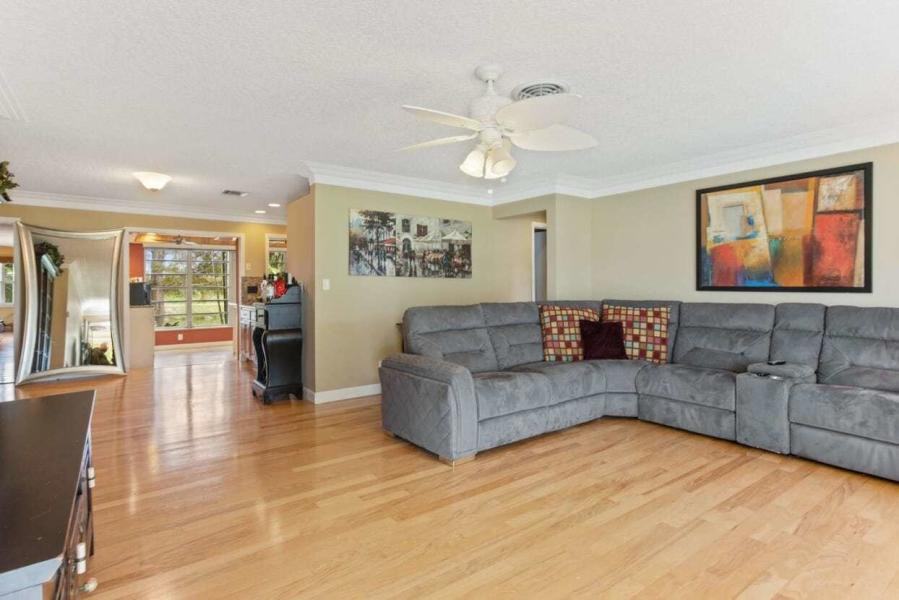 2302 Southwest 10th Street - Photo 3 of 5