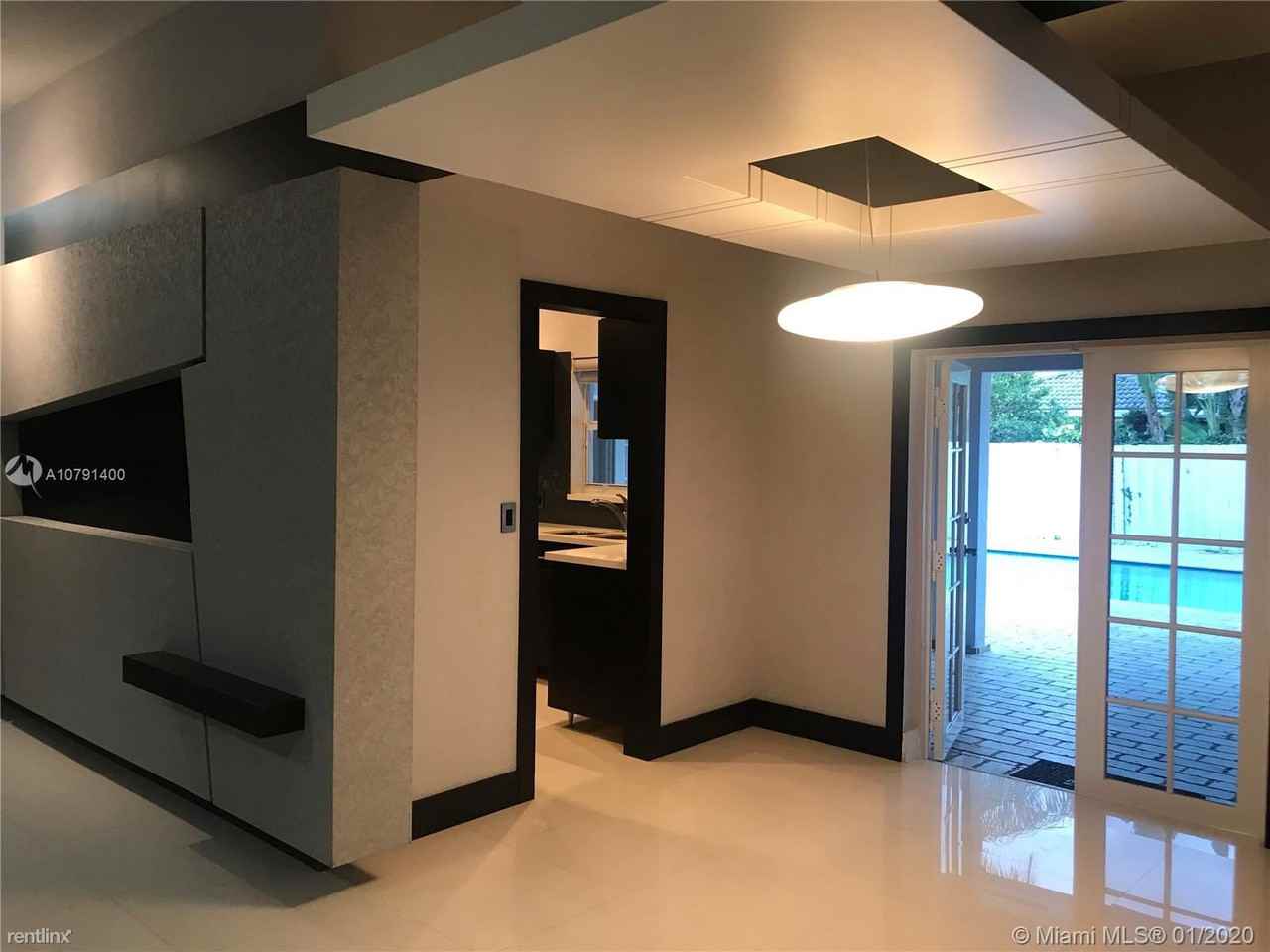 320 Nw 135th Ave - Photo 3 of 18