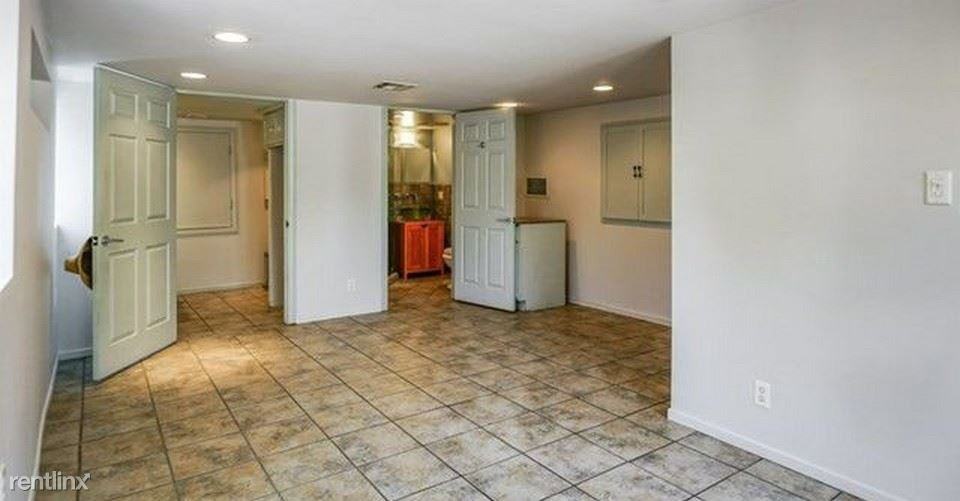 3253 Shasta Cir N - Photo 2 of 5