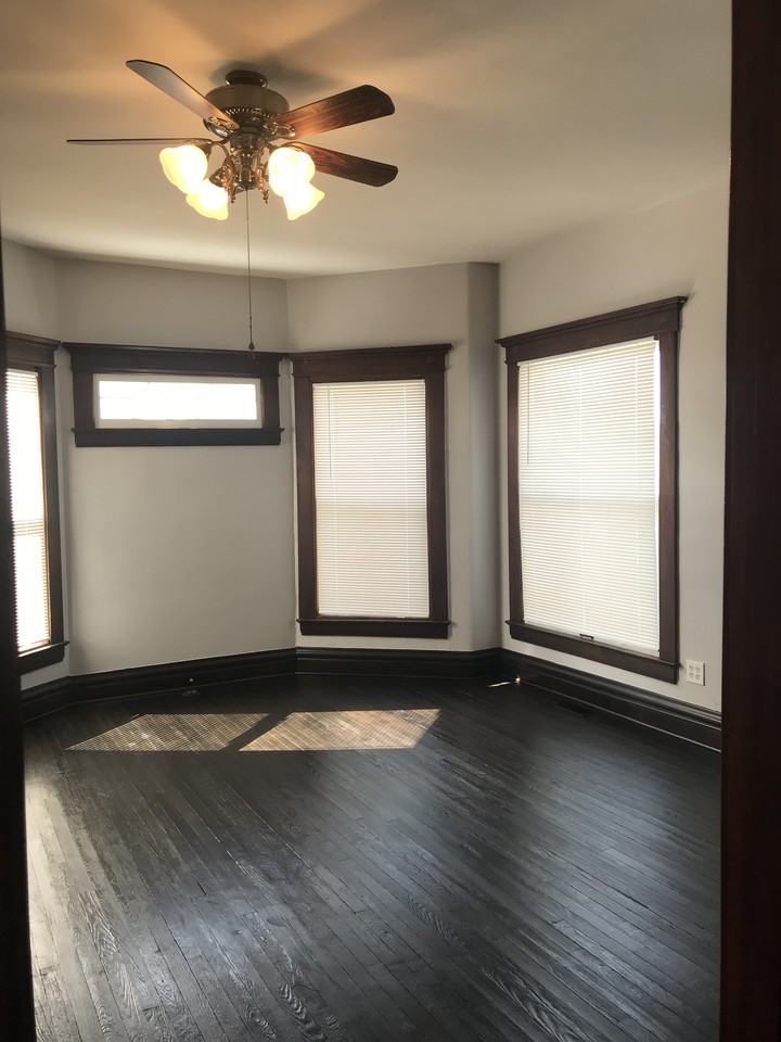 218 E Maple St - Photo 3 of 13