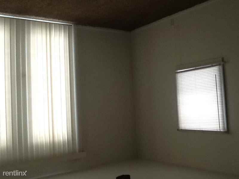 713 15 Place - Photo 3 of 11