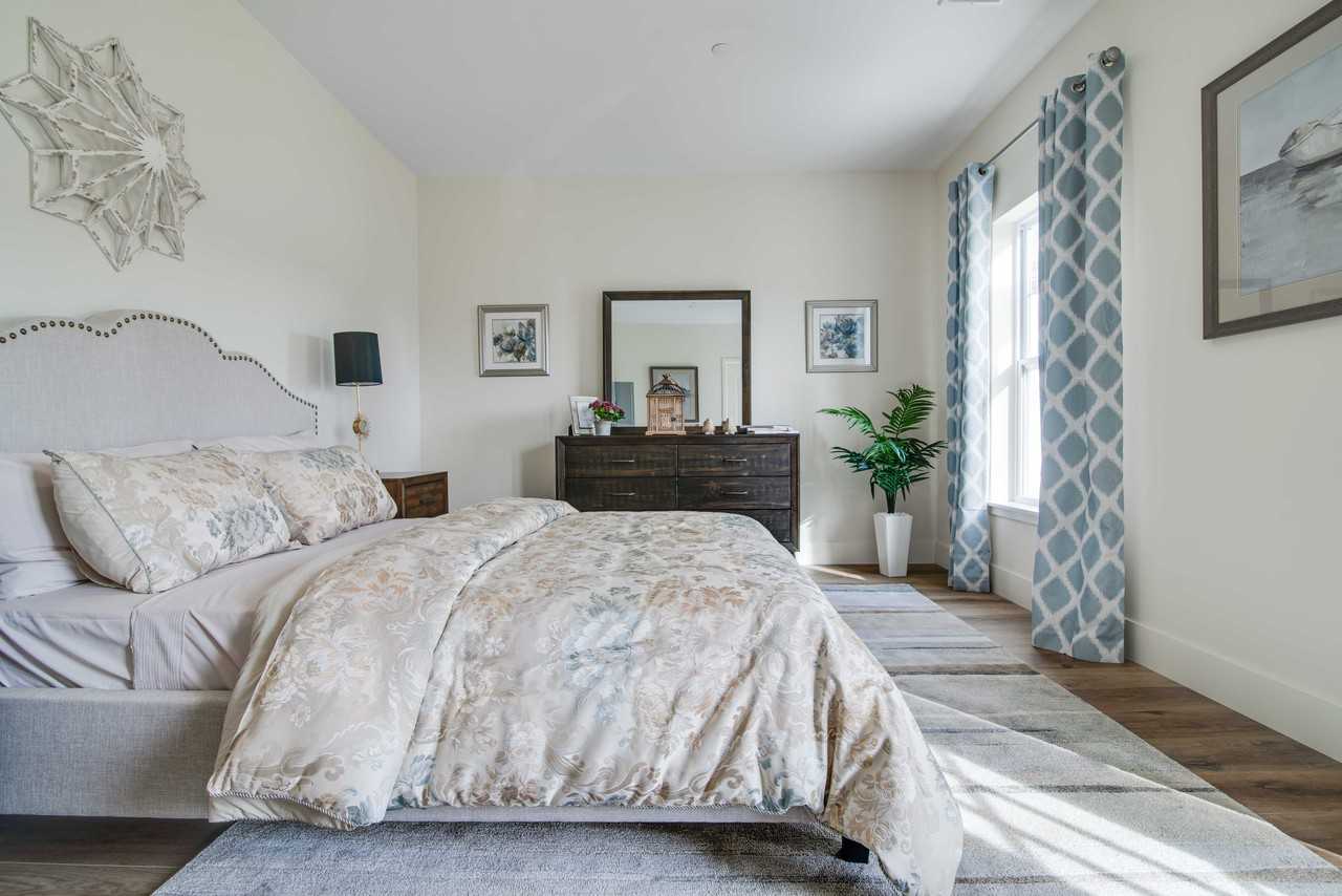 195 Echo Ln - Photo 2 of 24