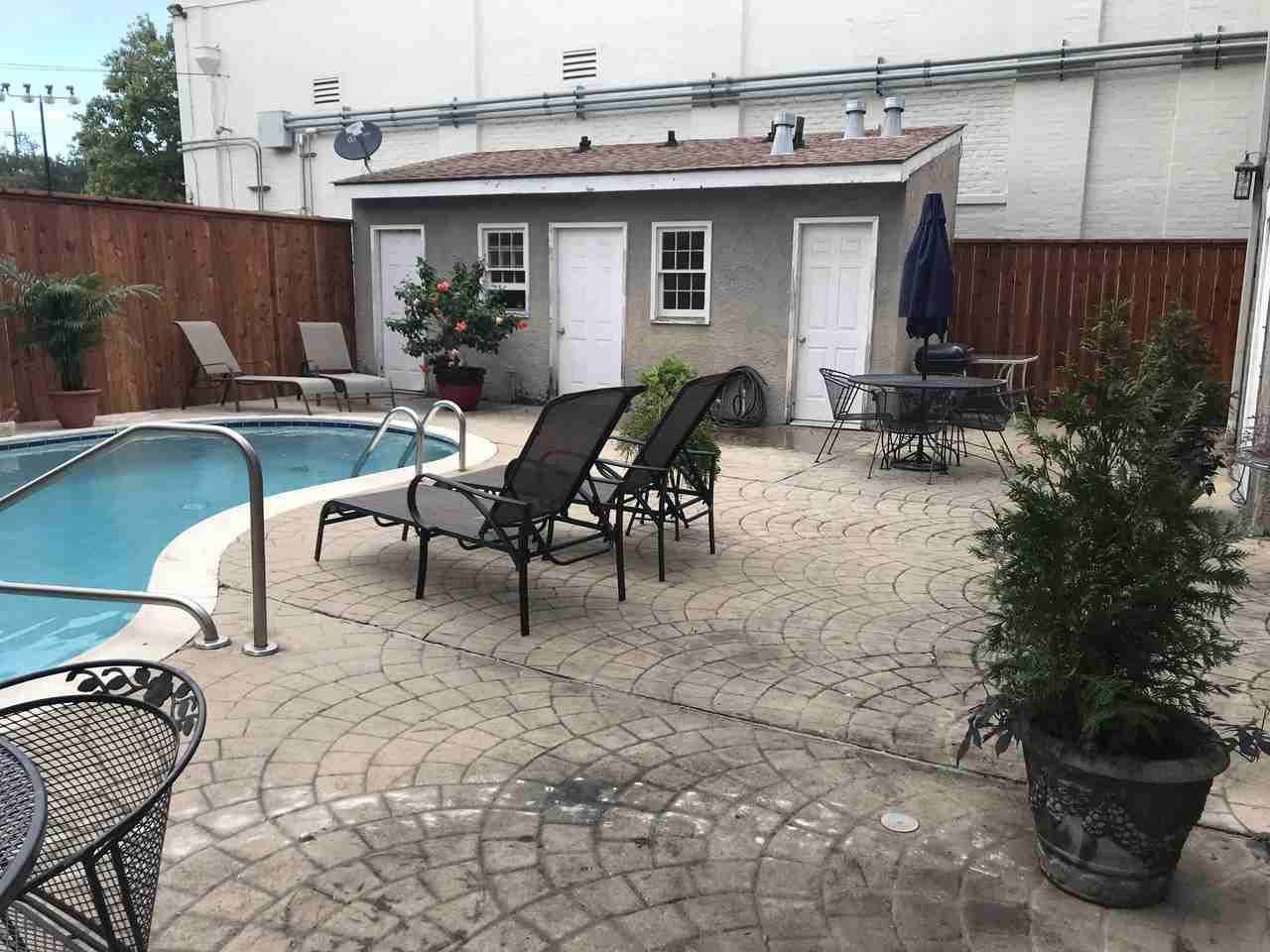 3433 Saint Charles Avenue Unit C - Photo 2 of 8