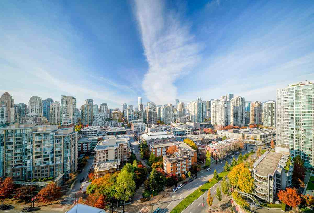 Marinaside Crescent - Photo 2 of 16