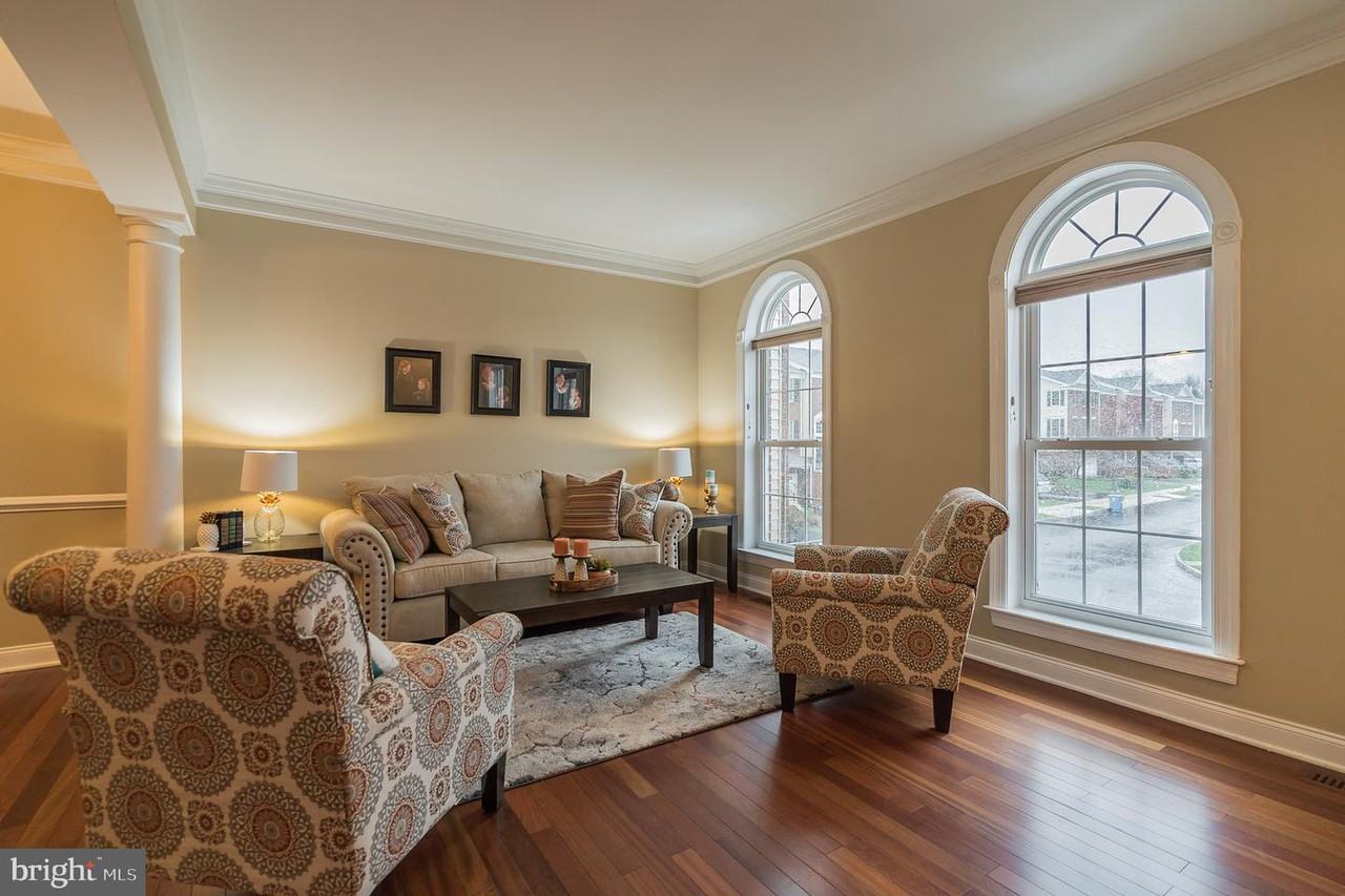 3039 E Dorchester St - Photo 2 of 19