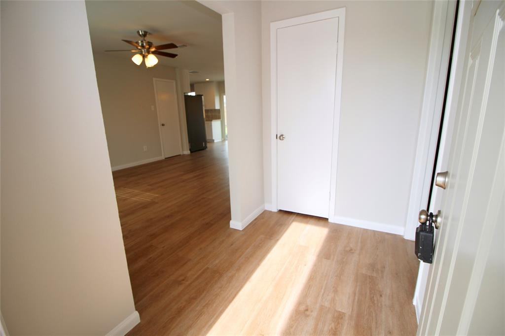 407 Stadium Lane - Photo 2 of 18