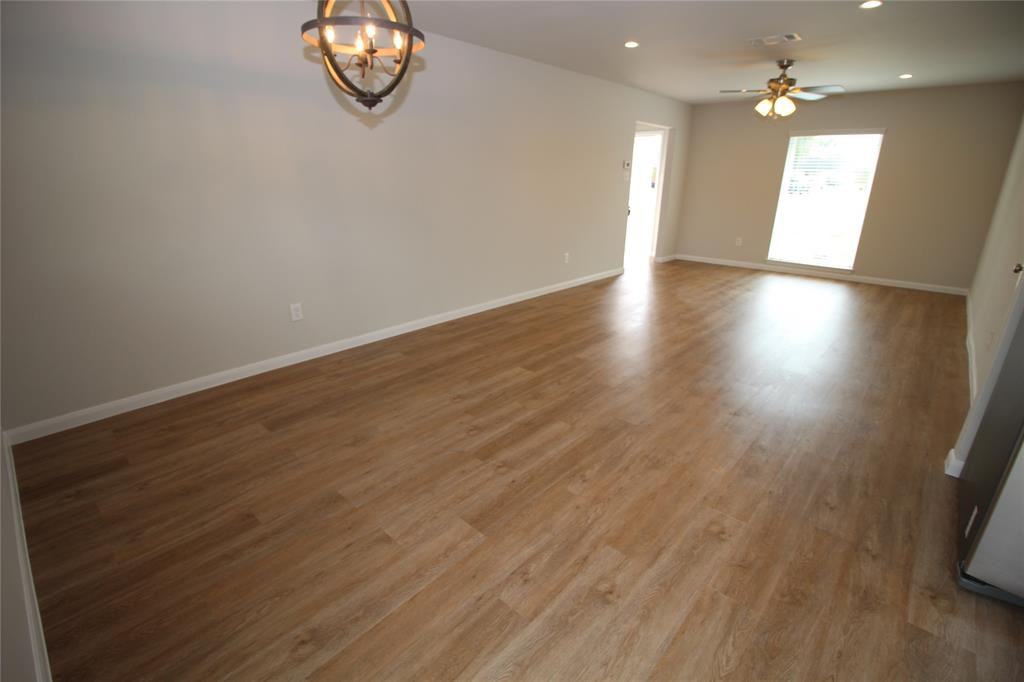 407 Stadium Lane - Photo 3 of 18