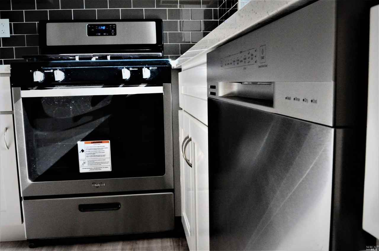 654 Willis Ave - Photo 3 of 8