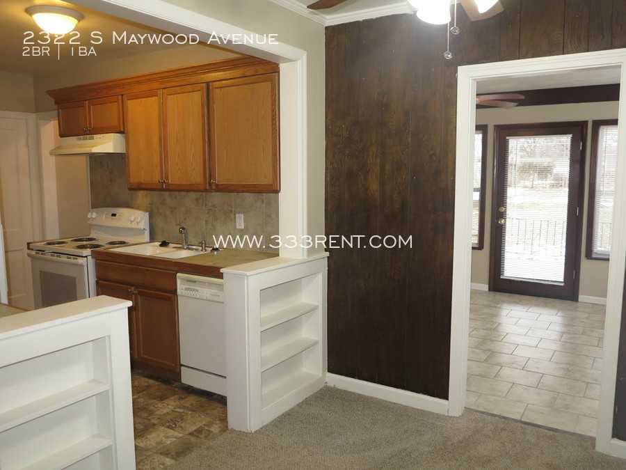 2322 S Maywood Avenue - Photo 3 of 18