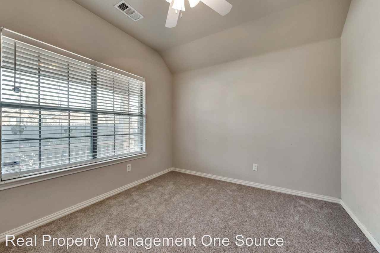 5101 Blackwood Drive - Photo 3 of 24