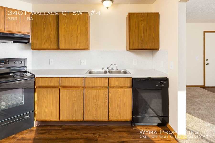 3401 Wallace Ct Sw #4 - Photo 3 of 12