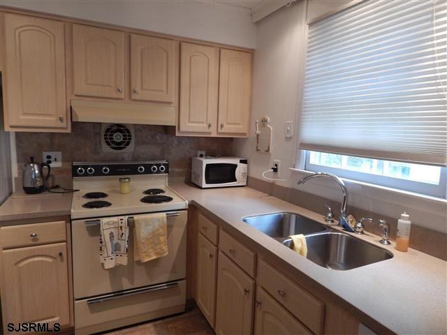 654 7th - Photo 3 of 21