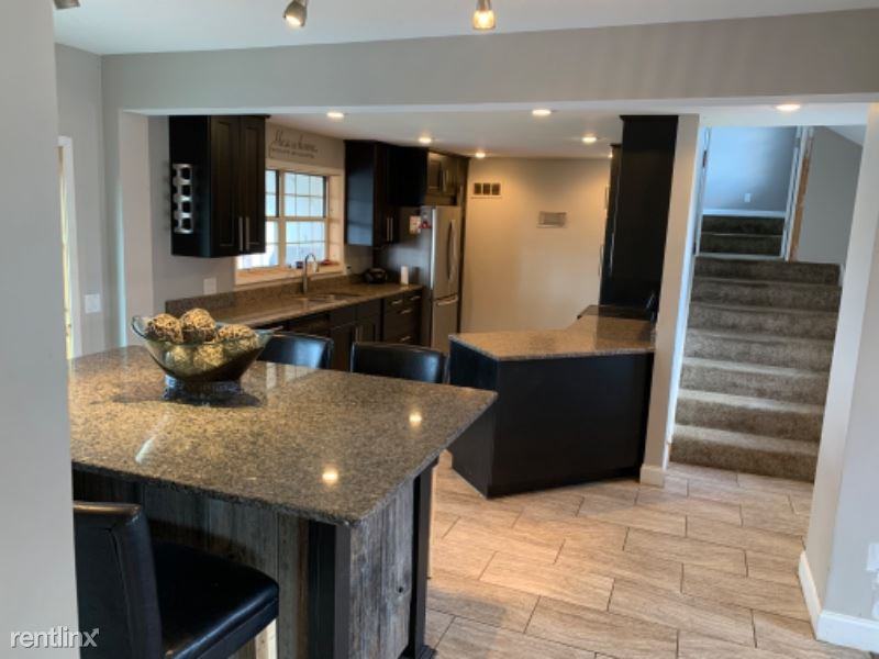 5860 Murnan Rd - Photo 3 of 14