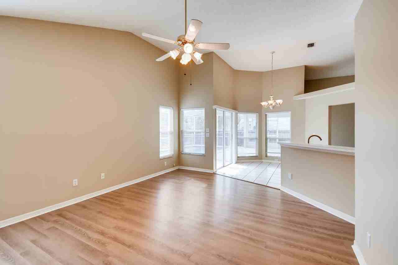 28702 Cottagewood Dr - Photo 2 of 14