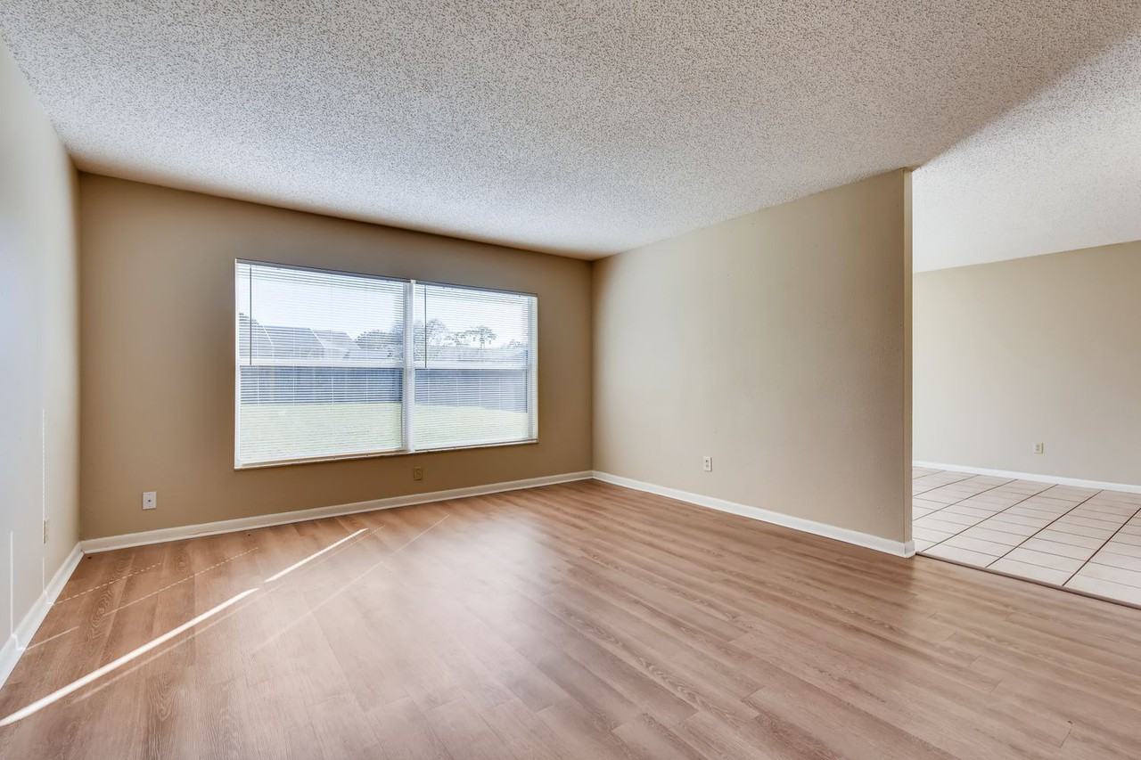 14307 Farmington Blvd - Photo 2 of 12