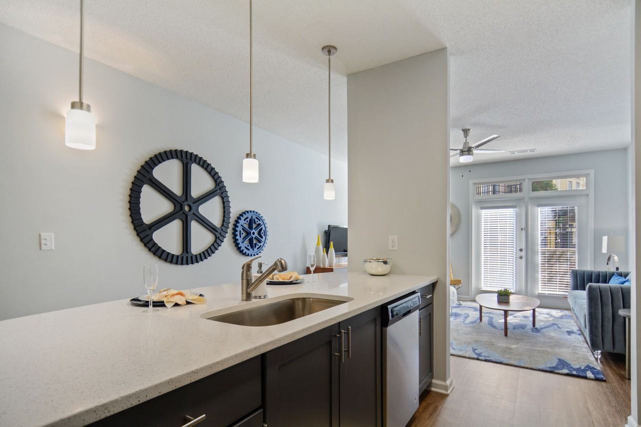 Ellington Midtown - Photo 7 of 41