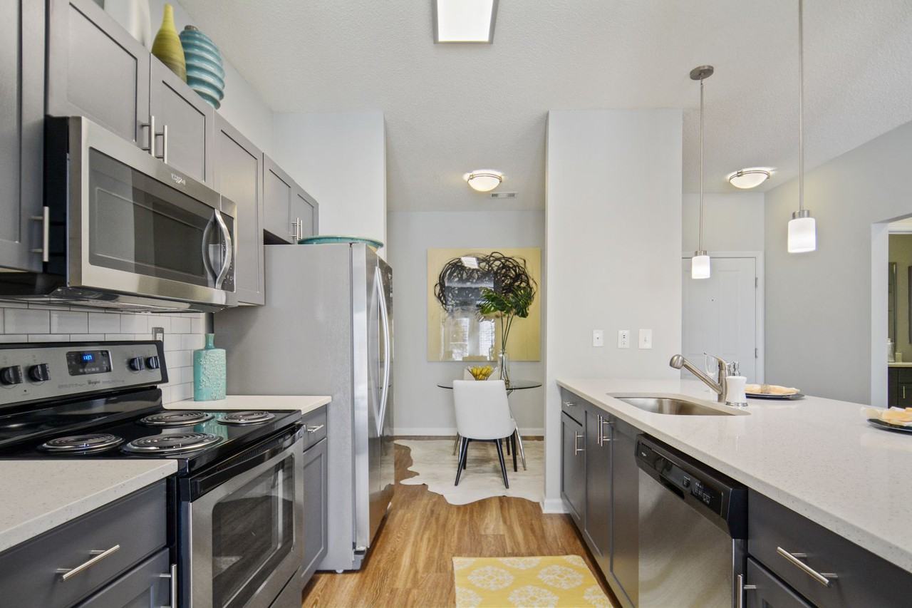 Ellington Midtown - Photo 5 of 41