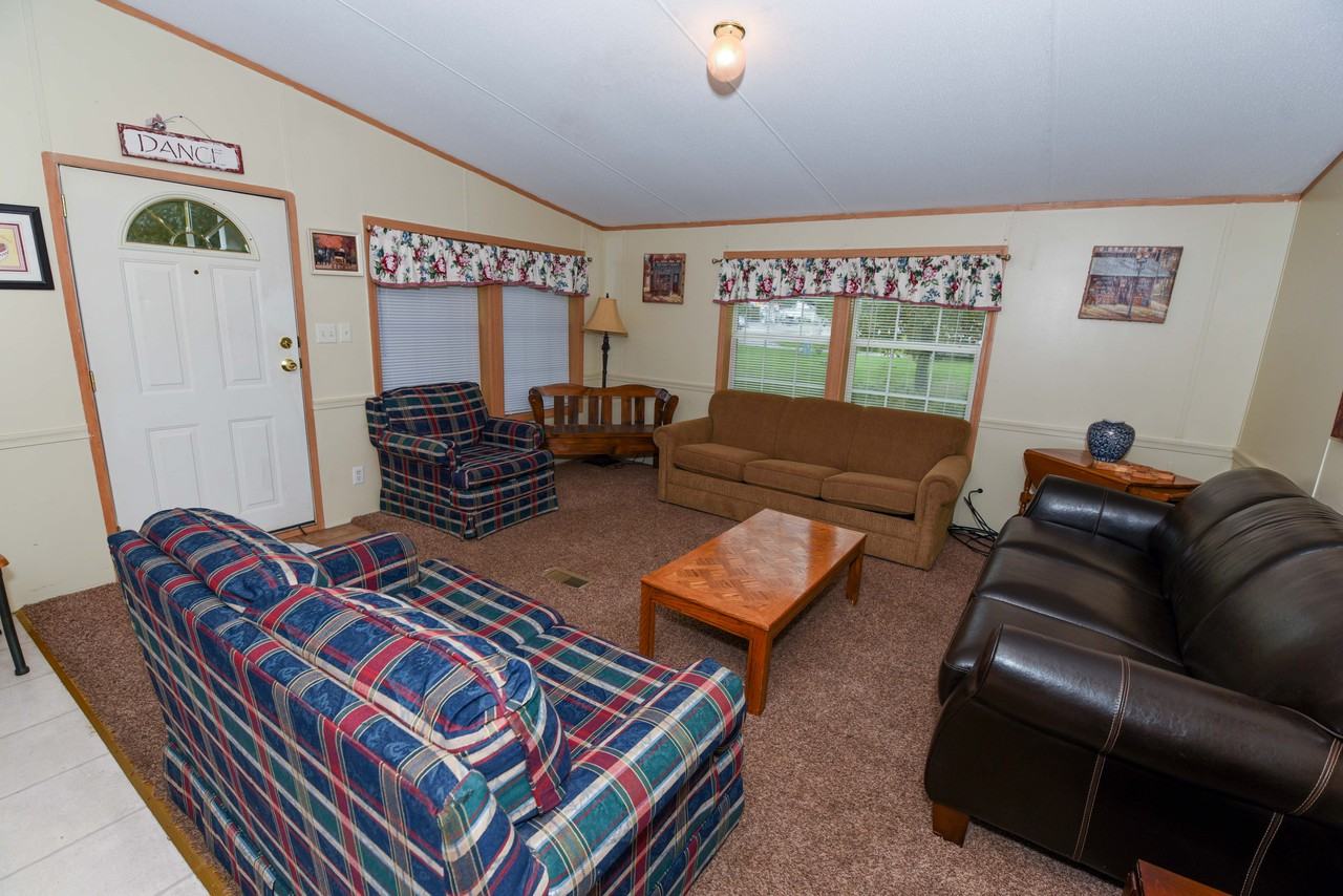 4035 Mountain View Dr - Photo 3 of 43