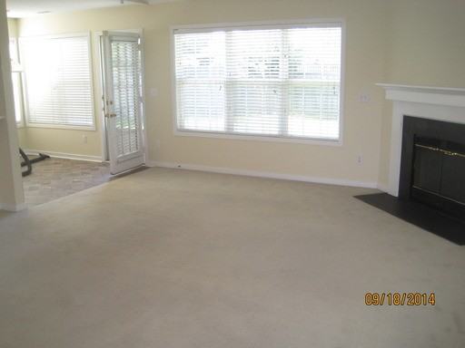 313 Endicott Ct - Photo 3 of 24