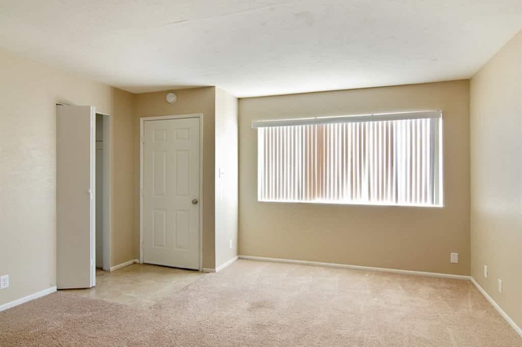 731 S Miramar Ave - Photo 2 of 13