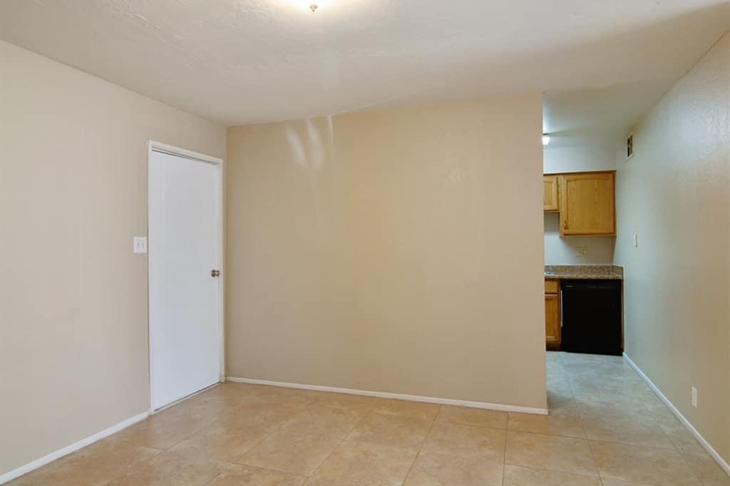 731 S Miramar Ave - Photo 3 of 13