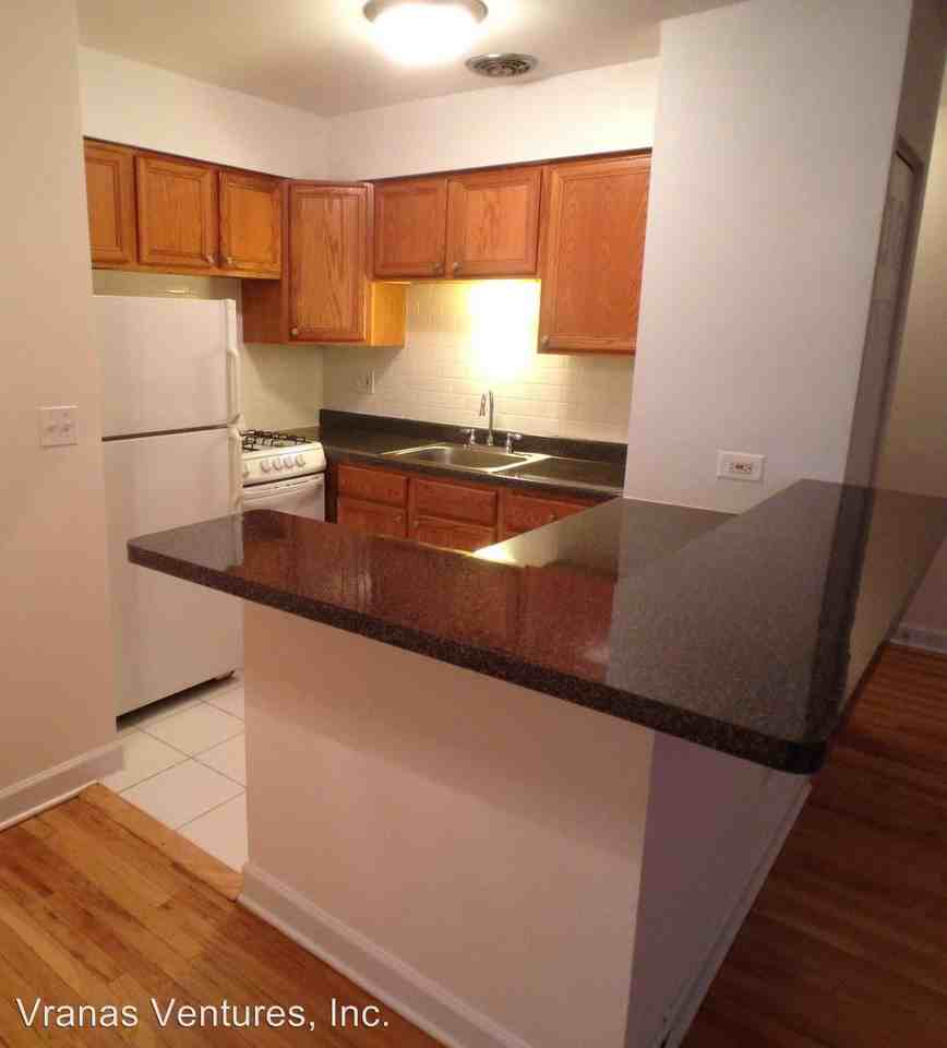 6758 N. Sheridan Rd. Apartments for Rent in Rogers Park, Chicago, IL