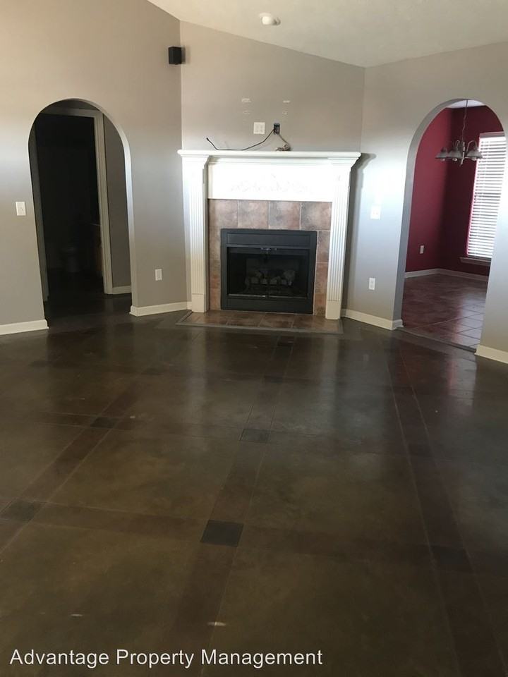 2840 Makenzie Dr - Photo 2 of 5