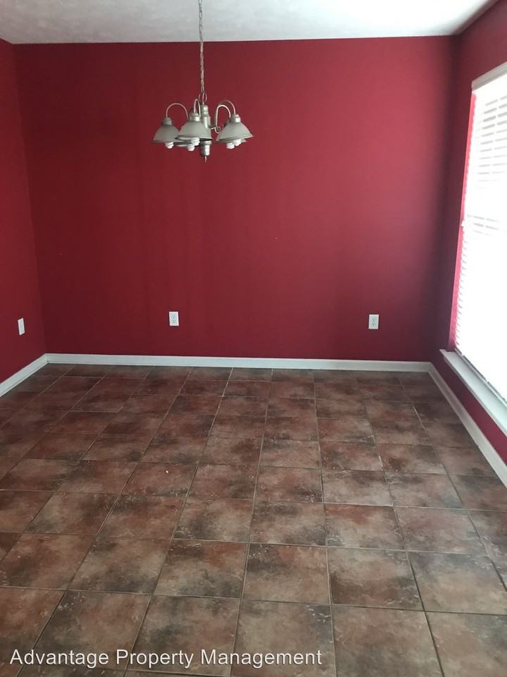 2840 Makenzie Dr - Photo 3 of 5